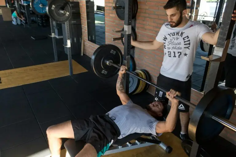 Athlete lifting weights – ideal candidate for Zennergy’s deep tissue sports massage therapy
